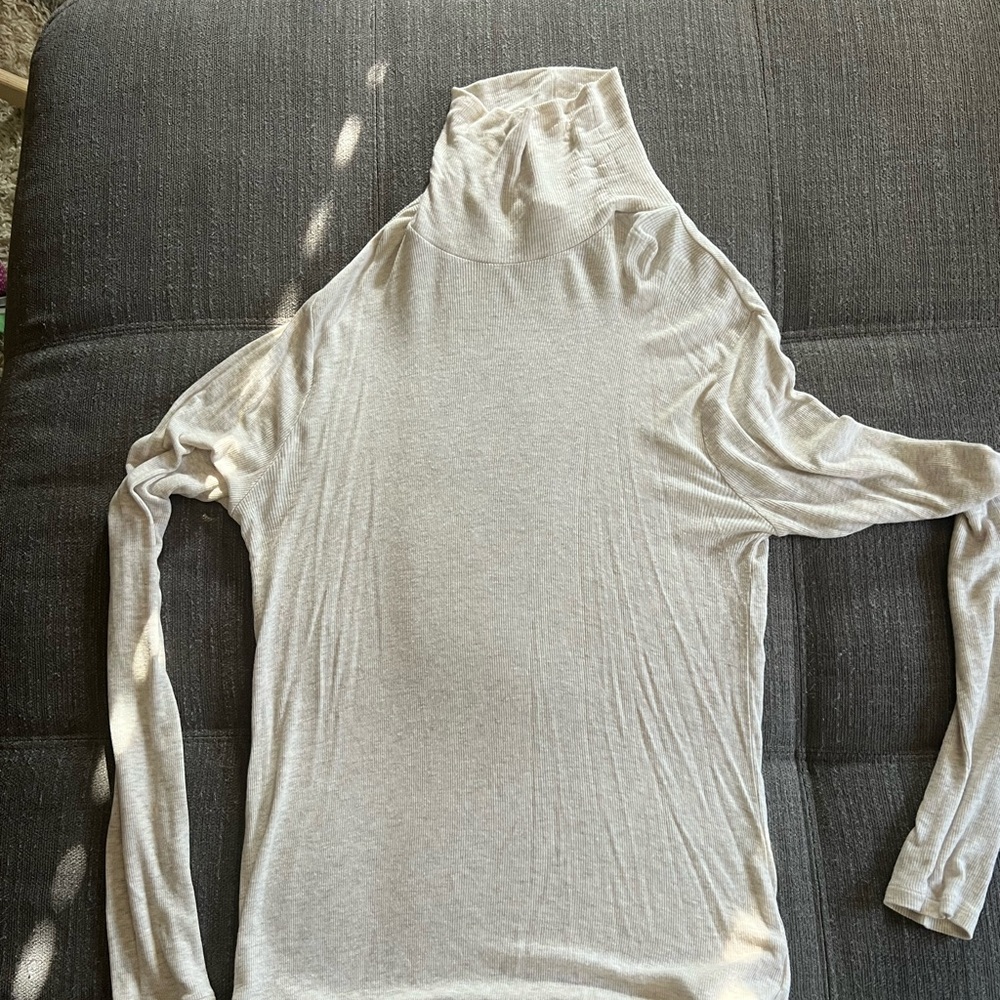 GAP Cream Long Sleeve Turtleneck